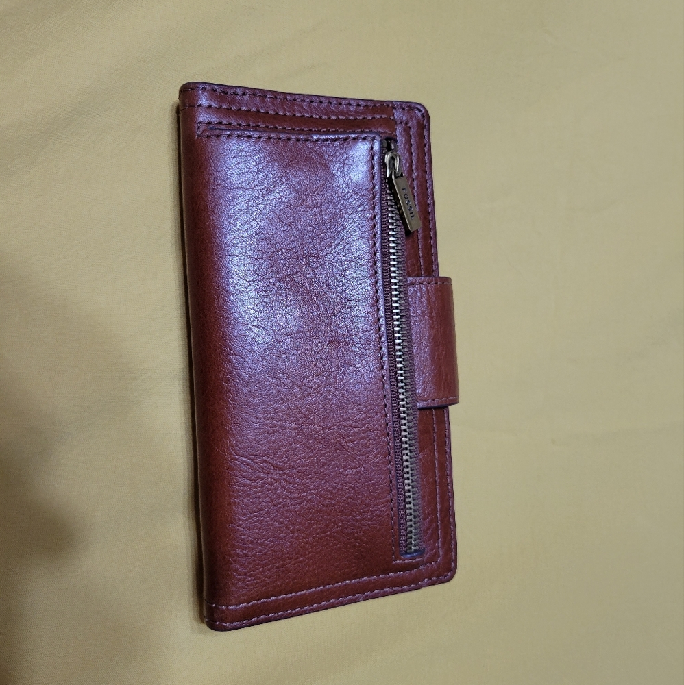 Fossil Women's Logan Leather RFID-Blocking Tab Clutch Wallet